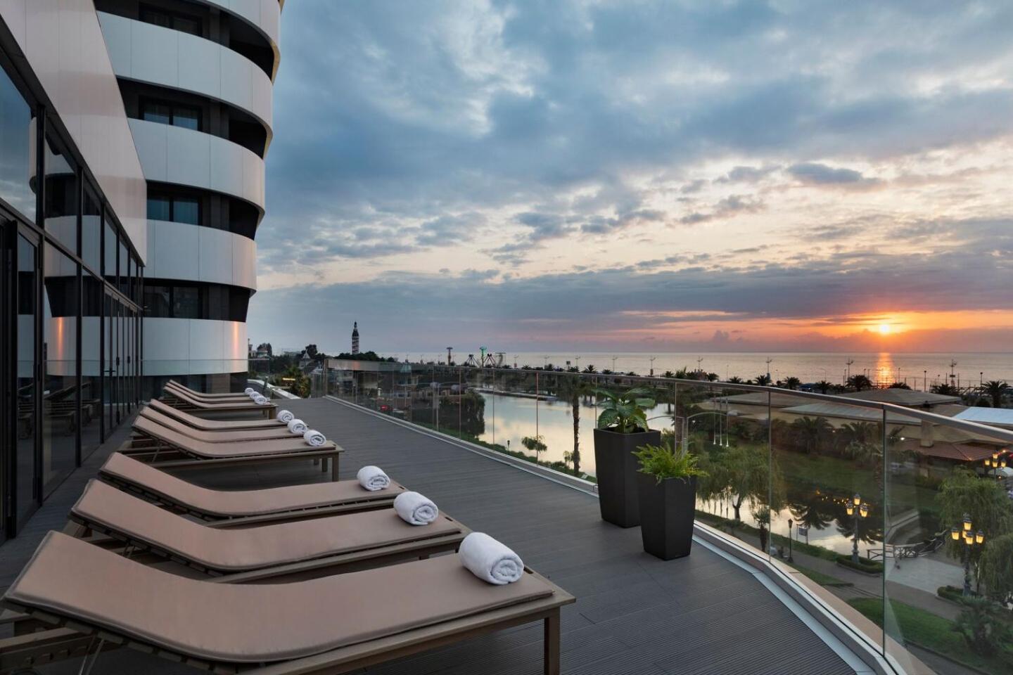 Ng Premium Apartments In Alliance Palace บาทูมิ ภายนอก รูปภาพ